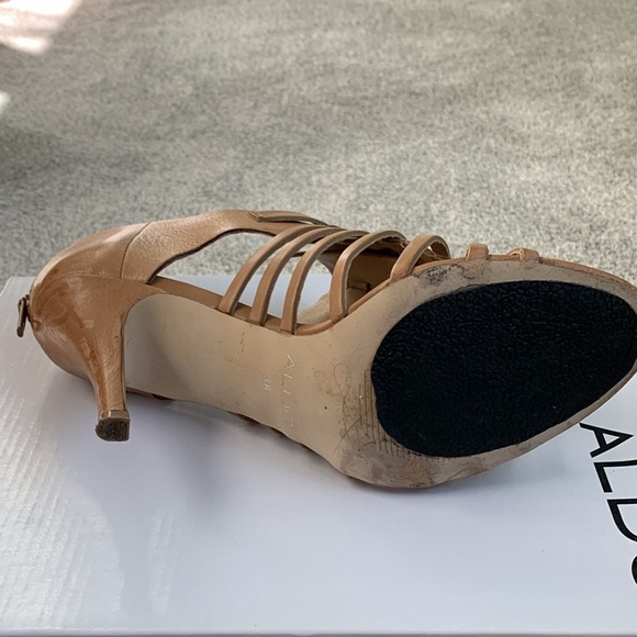 TanLeather Heels - Picture 6 of 7